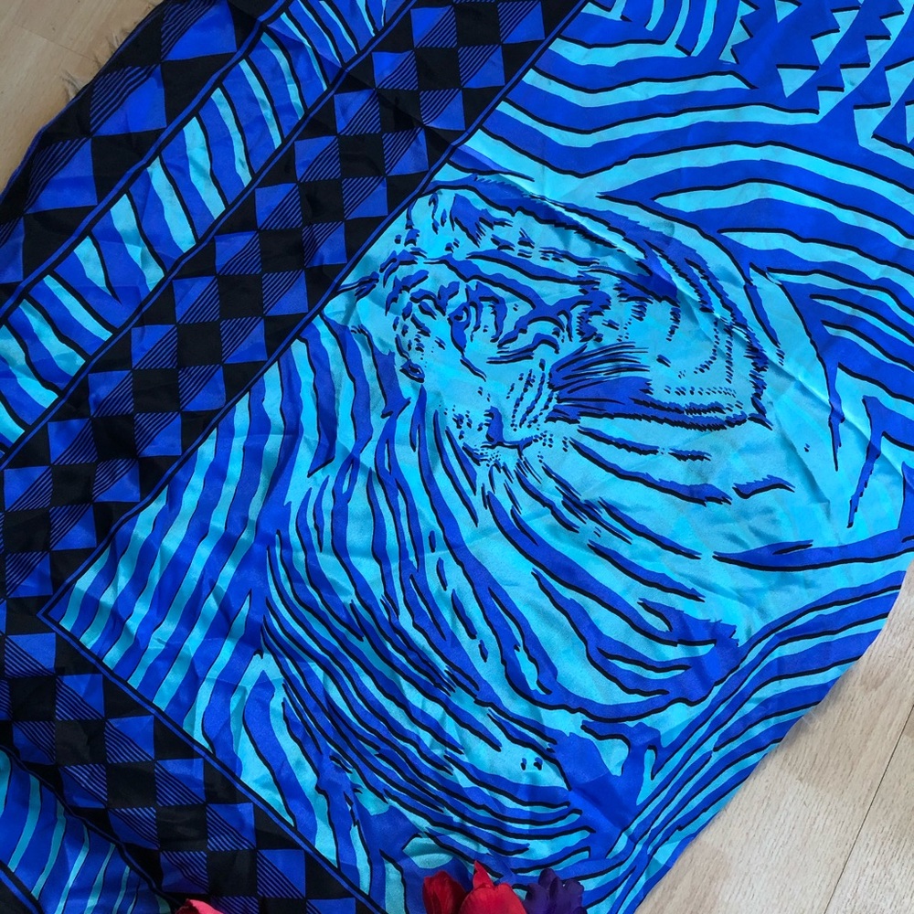 Large Scarf - image 3